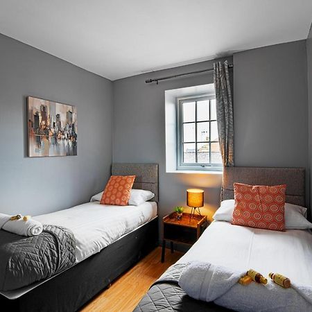 The Glyndwr - Berwyn House Apartment Wrexham Luaran gambar