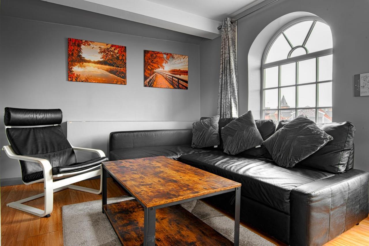 The Glyndwr - Berwyn House Apartment Wrexham Luaran gambar